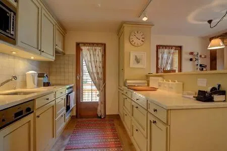 Ski-in, Chalet-style Appt - 1 Min Walk To Lift Верб'є